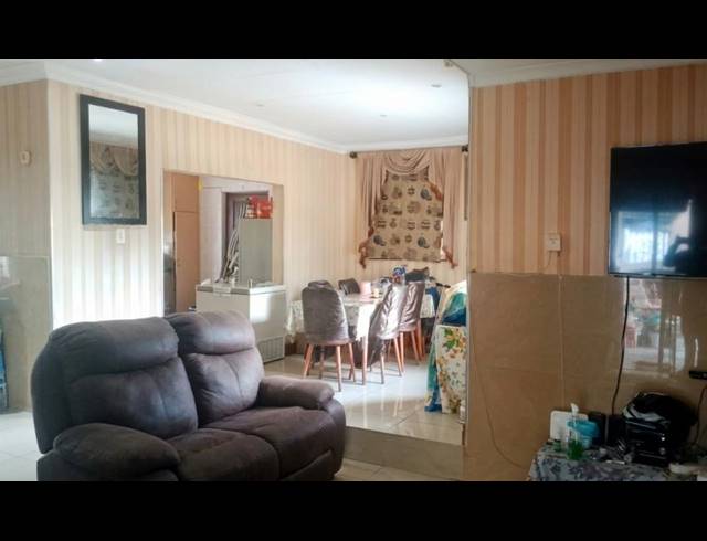 3 BEDROOM HOUSE FOR SALE IN RESERVOIR HILLS
